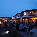 Ostseewind - In Der Strandstrasse-fuehrt Zur Seebruecke *