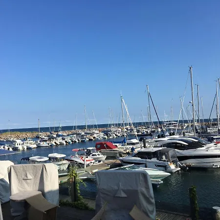 Διαμέρισμα Ostseewind - In Der Strandstrasse-fuehrt Zur Seebruecke *