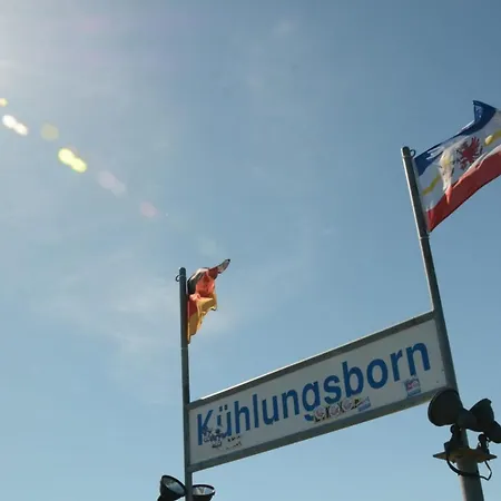 Ostseewind - In Der Strandstrasse-fuehrt Zur Seebruecke