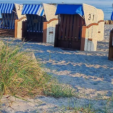 Ostseewind - In Der Strandstrasse-führt Zur Seebrücke