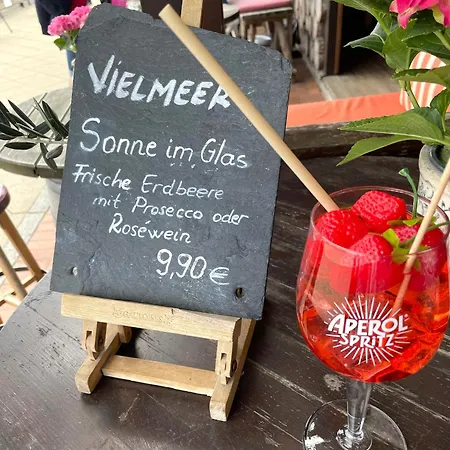 Ostseewind - In Der Strandstrasse-fuehrt Zur Seebruecke Kuehlungsborn