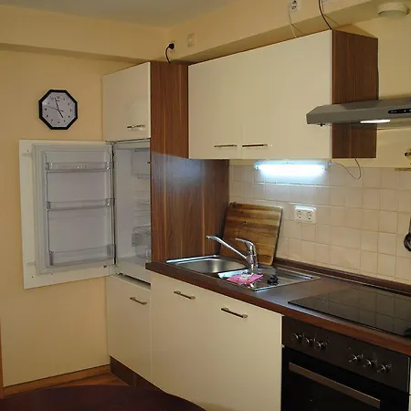 Ostseewind - In Der Strandstrasse-fuehrt Zur Seebruecke