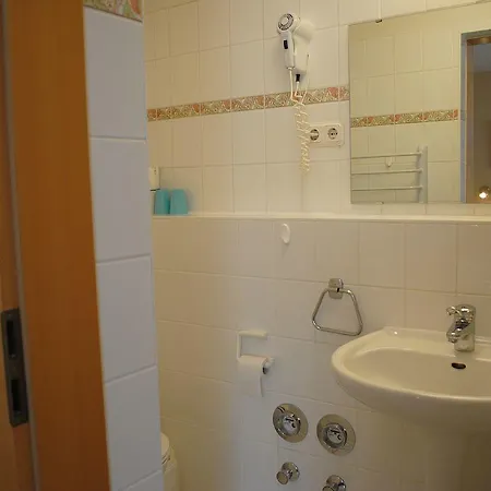 Ostseewind - In Der Strandstrasse-fuehrt Zur Seebruecke Apartamento