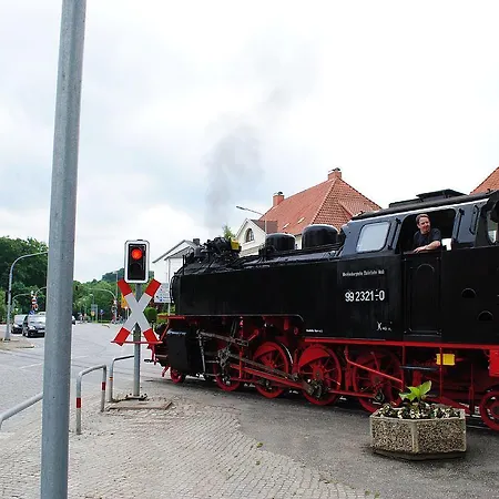 Ostseewind - In Der Strandstrasse-fuehrt Zur Seebruecke Apartment Kuehlungsborn