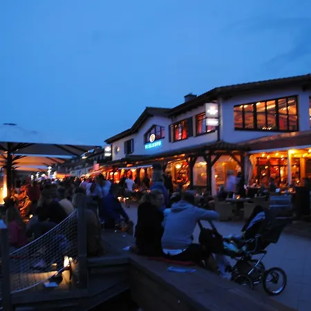 Ostseewind - In Der Strandstrasse-fuehrt Zur Seebruecke *